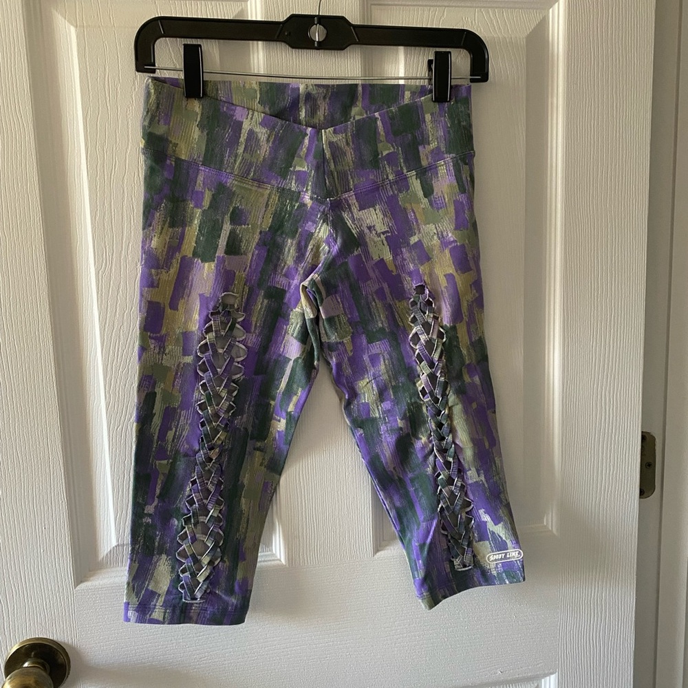 Women Purple/ Gray Patterned Short Gym Leggings